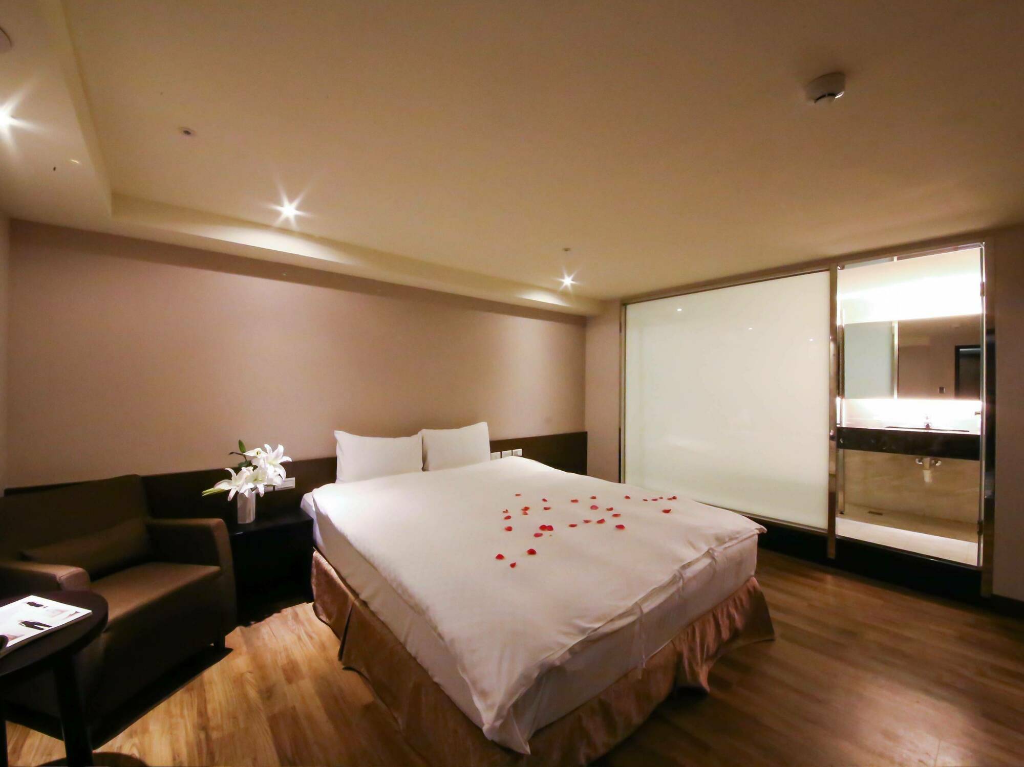 Jai Chateau Hotels & Hostels Tainan Buitenkant foto