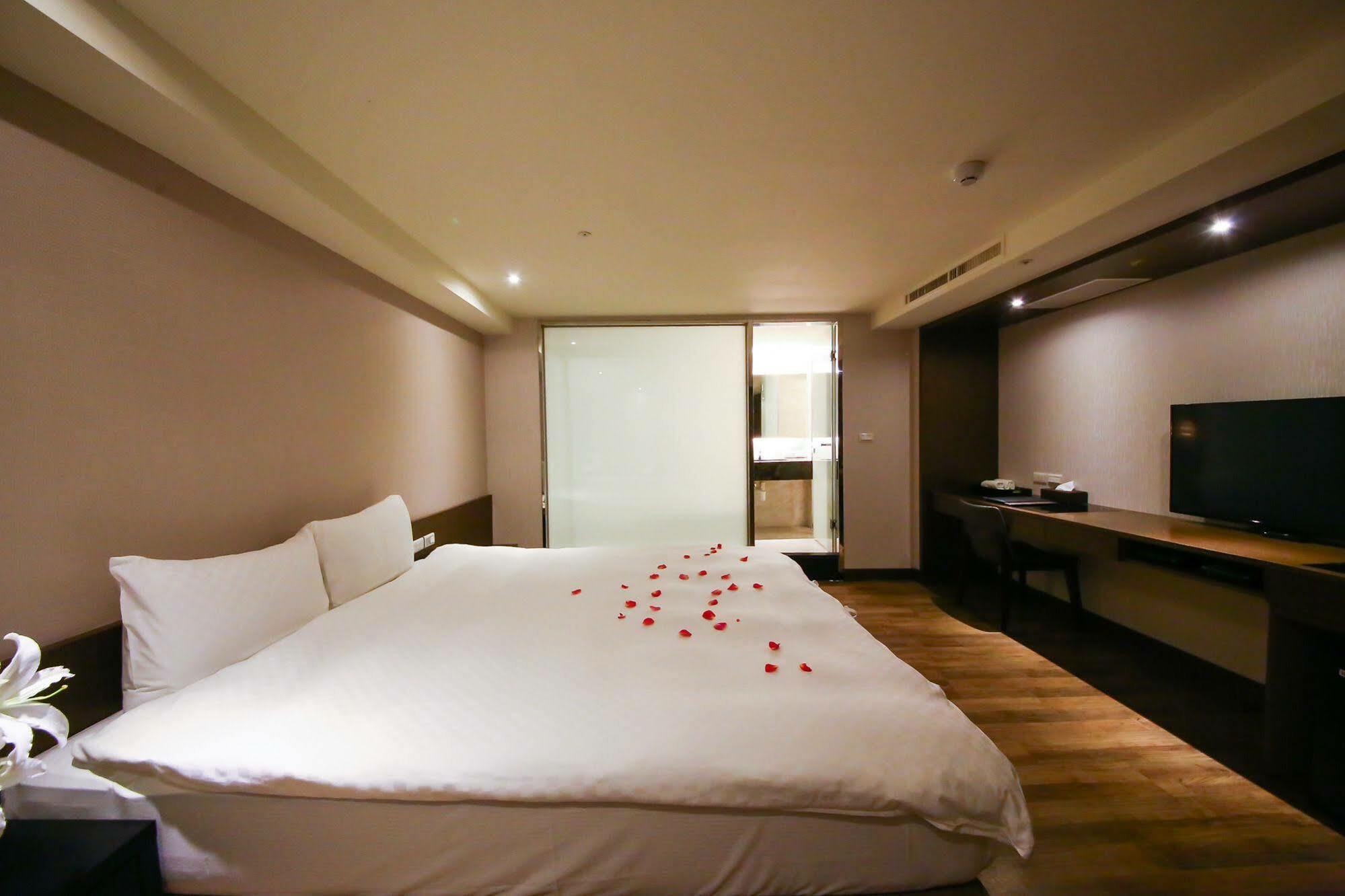 Jai Chateau Hotels & Hostels Tainan Buitenkant foto